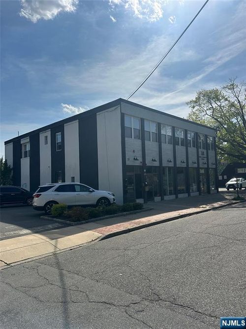 20 Chestnut St, Tenafly, NJ, 07670-1700 | Card Image