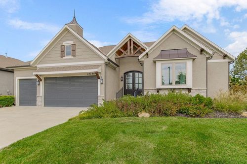 25738 W 96th St, Lenexa, KS, 66227-7349 | Card Image