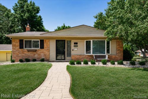 1355 N Oak St, Rochester, MI, 48307-1131 | Card Image