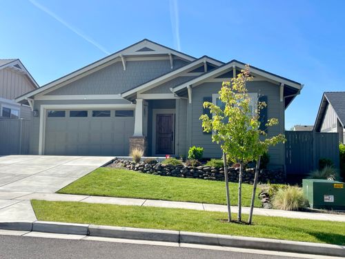 3960 Arizona Dr, Medford, OR, 97504-9515 | Card Image