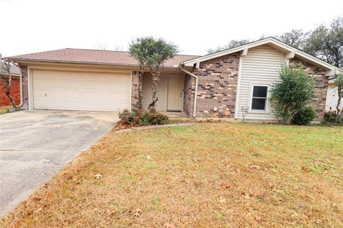 829 Barkridge Trail, Burleson, TX, 76028 | Card Image