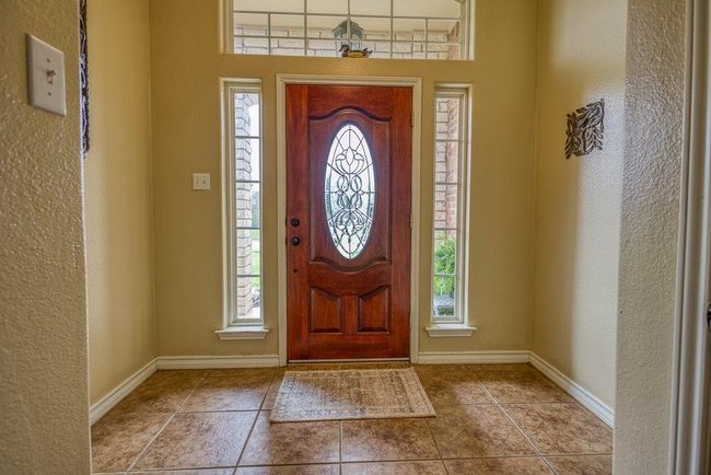generous entrance with sidelights and impressive niche | Image 7