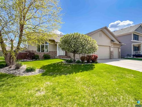 3144 S Newcastle Ct, Sioux Falls, SD, 57110-6027 | Card Image