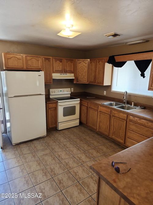 725 W 41st Street, Tucson, AZ, 85713 | Card Image