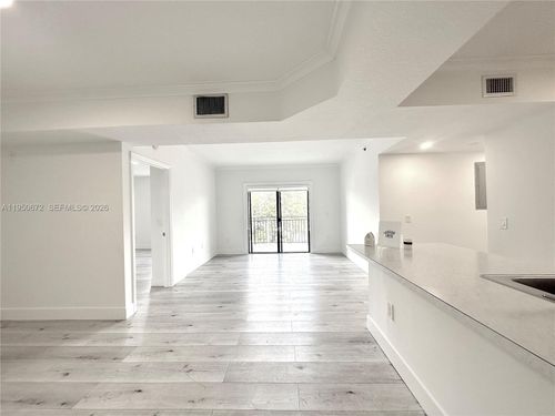 apt-406-9340 Fontainebleau Blvd, Miami, FL, 33172-6322 | Card Image