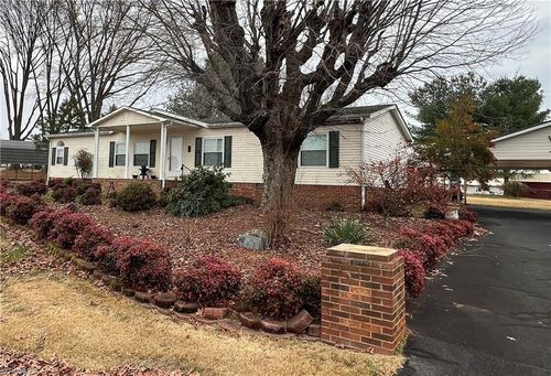 131 Sheraton Ct, King, NC, 27021-8520 | Card Image