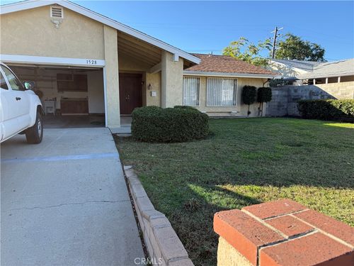 1528 E Raymond St, Ontario, CA, 91764-1138 | Card Image