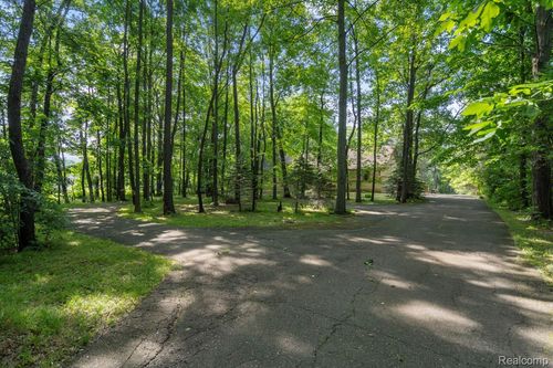 1500 Rustic Ln, Wolverine Lake, MI, 48390-2268 | Card Image