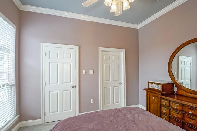 Guest bedroom ! has walk in closet | Image 24