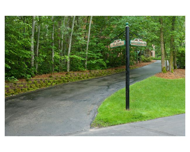 The main drive way leading up to the St Anne house | Image 83