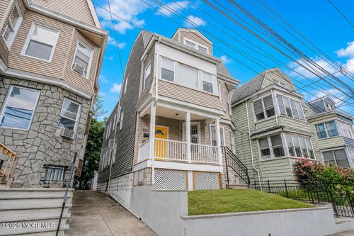 21 Gladstone Ave, Newark, NJ, 07106-2207 | Card Image