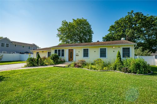 800 Peconic Ave, West Babylon, NY, 11704-5638 | Card Image