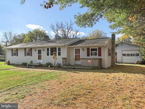 60 Grey Spring Ave, BUNKER HILL, WV, 25413-3017 | Card Image