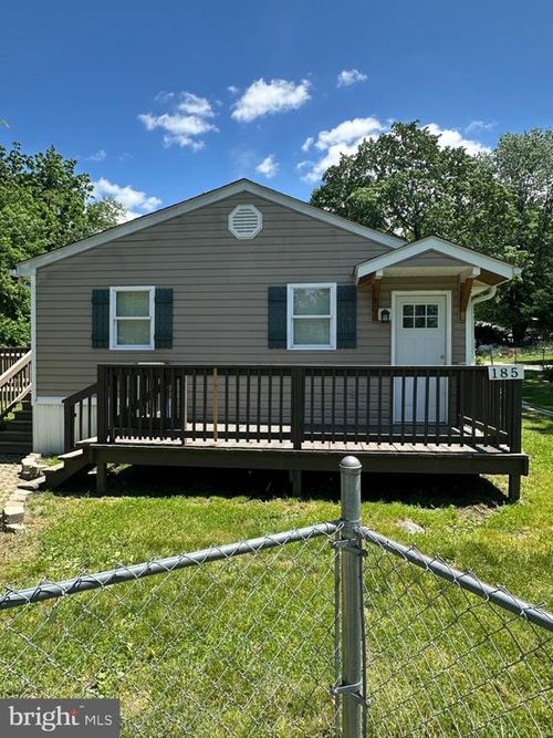 185 Skyhawk Trl, HARPERS FERRY, WV, 25425-4617 | Card Image