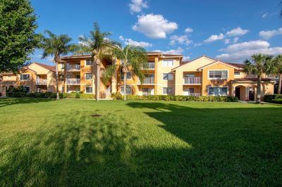 105 - 211 Sw Palm Drive, Condo with 2 bedrooms, 2 bathrooms and null parking in Port St Lucie FL | Image 1