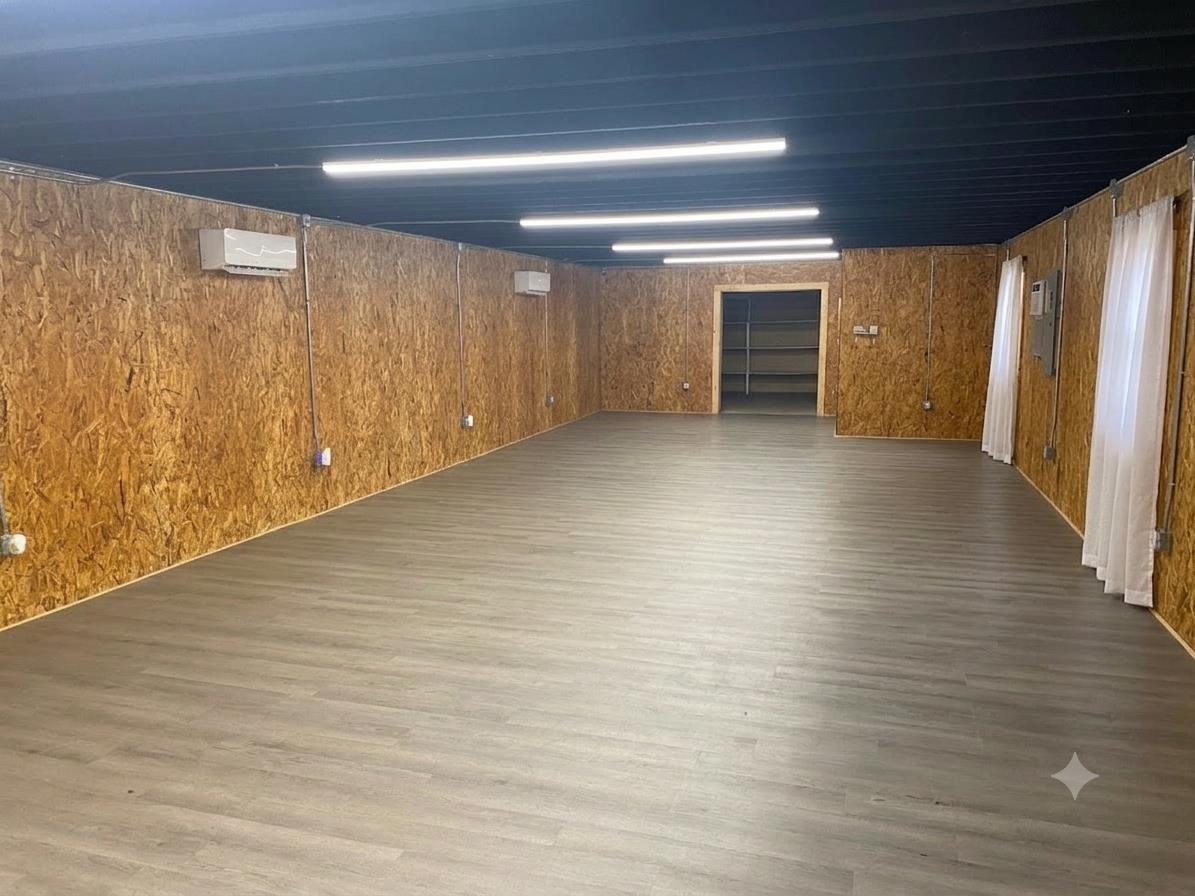 Commercial Sale in Daingerfield 3