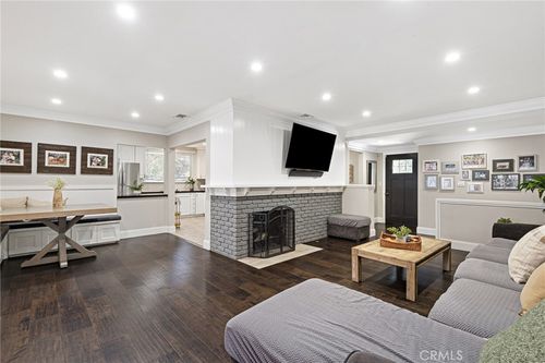 19438 Calvert St, Reseda, CA, 91335 | Card Image