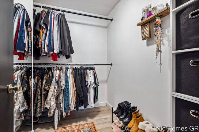 Primary Closet | Image 21