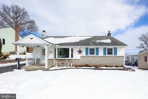 605 N Mount Joy St, ELIZABETHTOWN, PA, 17022-1346 | Card Image