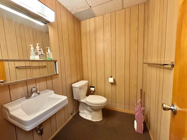 8 E Main St, Home with 0 bedrooms, 2 bathrooms and null parking in Bloomfield IN | Image 8