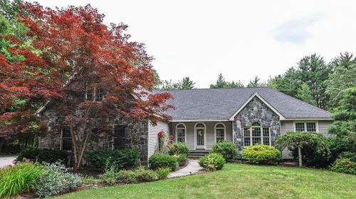 4 Fieldstone Drive, Hooksett, NH, 03106 | Card Image