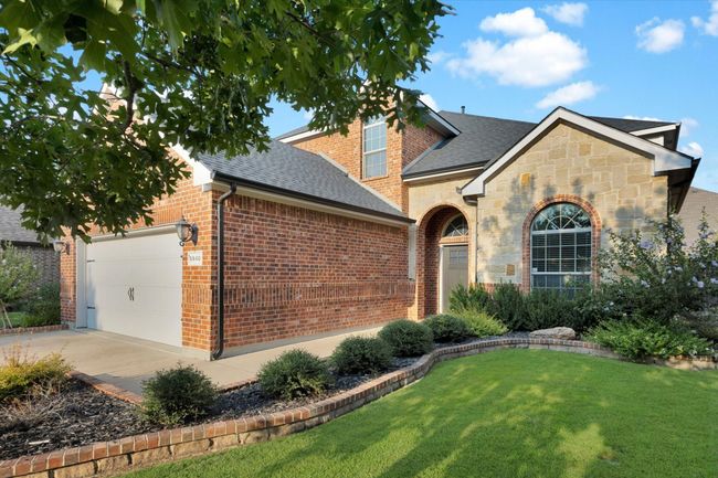 Amazing Curb Appeal - gorgeous flower beds | Image 7