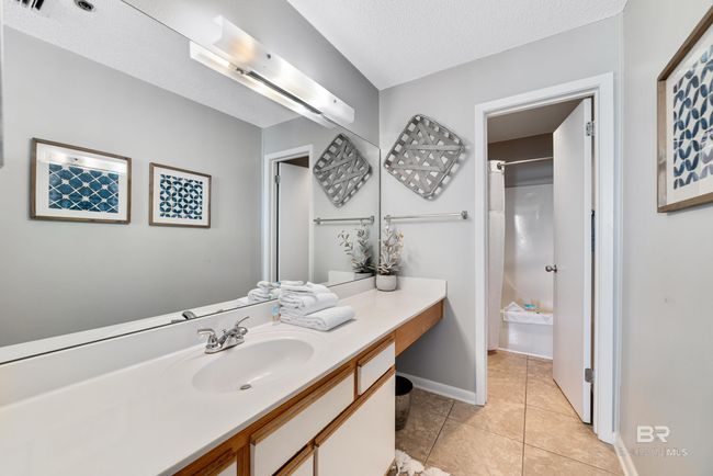 Bathroom | Image 23