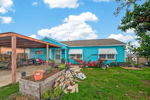 7355 Iwo Jima Rd, Houston, TX, 77033-3442 | Card Image