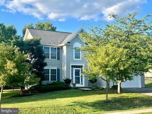201 Eleahs Xing, Greencastle, PA, 17225-8502 | Card Image