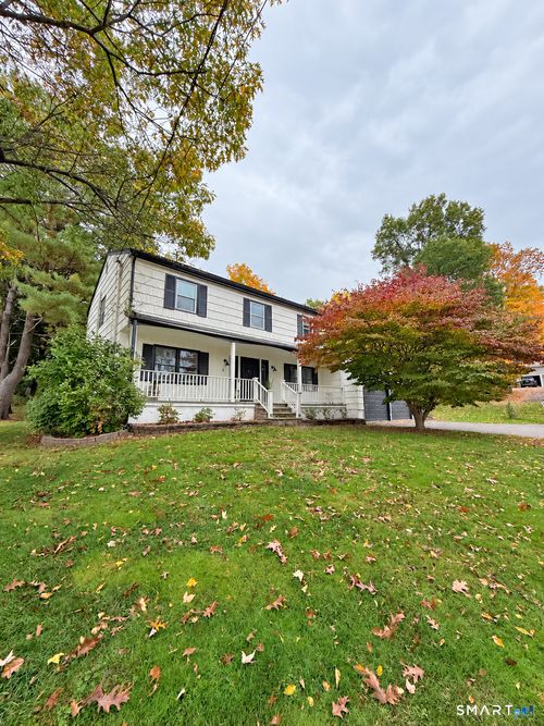 8 Blackberry Road, Trumbull, CT, 06611 | Card Image