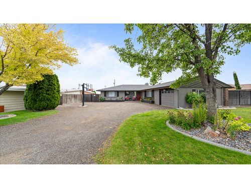 428 N Underwood St, Kennewick, WA, 99336-3024 | Card Image
