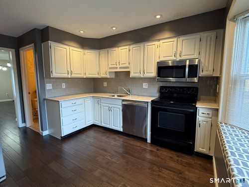 372-372 Monaco Ln, Glastonbury, CT, 06033-2367 | Card Image