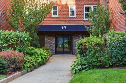2e-30 N Broadway, White Plains, NY, 10601-2131 | Card Image
