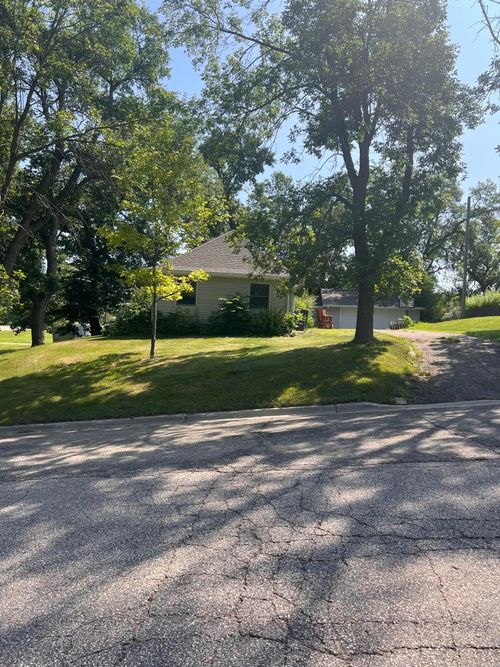 109 Whitman St S, Lake Benton, MN, 56149-1105 | Card Image