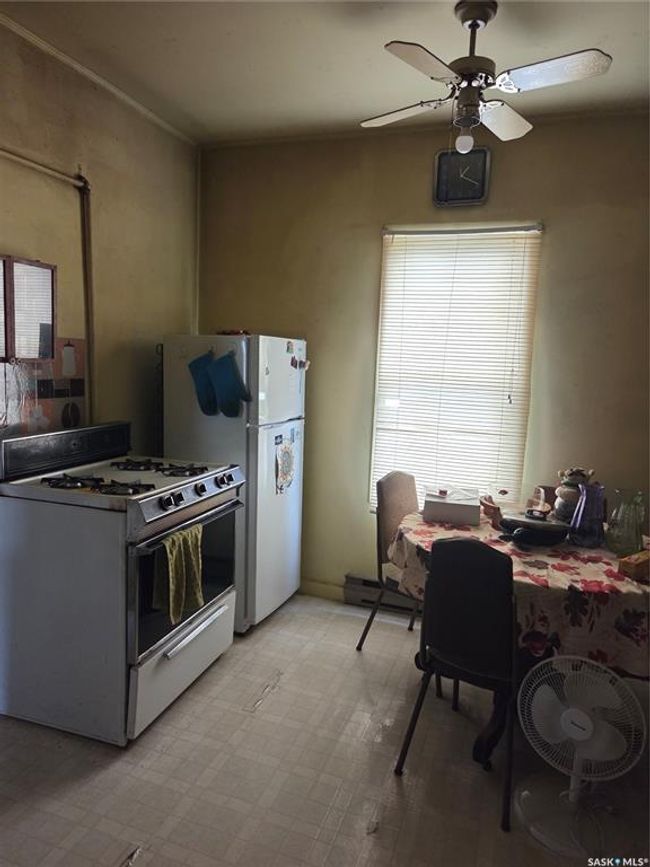 819 N Railway St E, House other with 2 bedrooms, 1 bathrooms and 6 parking in Swift Current SK | Image 5