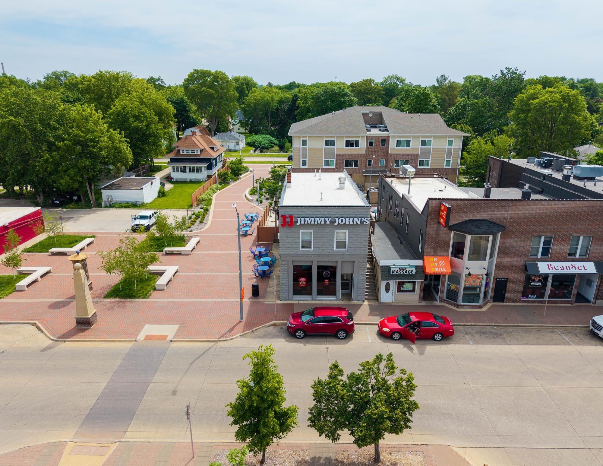 2016 College St, Cedar Falls, IA 50613