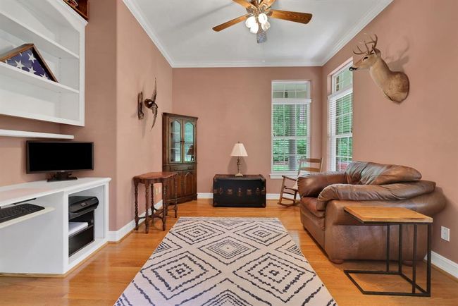 Home office/Study with built in desk and shelving! | Image 14