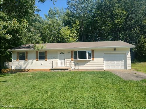 8016 Ninevah Rd, Geneva, OH, 44041-9286 | Card Image