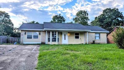 5775 Ventura Ln, House other with 3 bedrooms, 2 bathrooms and null parking in Pensacola FL | Image 2