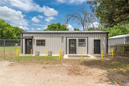 530 Seydler St, Gonzales, TX, 78629-3750 | Card Image