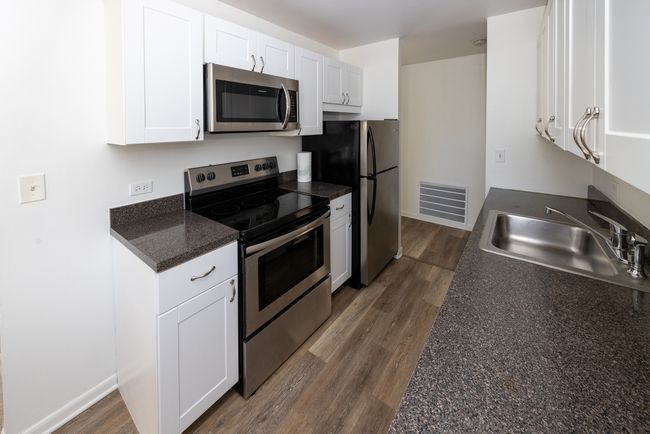 APT-3L - 1833 Four Lakes Ave, Condo with 2 bedrooms, 1 bathrooms and 1 parking in Lisle IL | Image 8