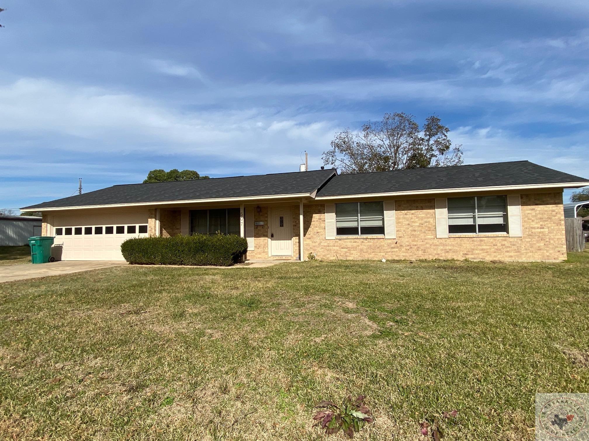 Fannin St, DE Kalb, TX 75559