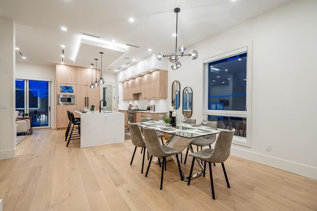 8386 14 Th Ave, Home with 5 bedrooms, 5 bathrooms and 3 parking in Burnaby BC | Image 8