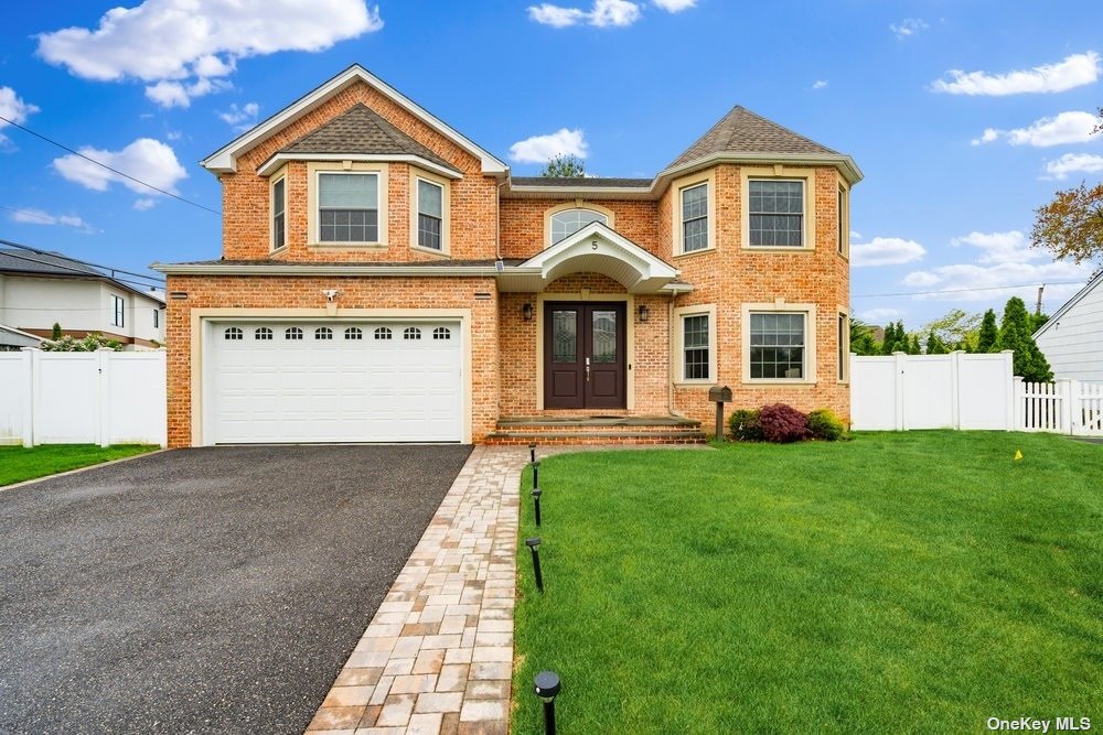 Alexander Dr, Syosset, NY 11791