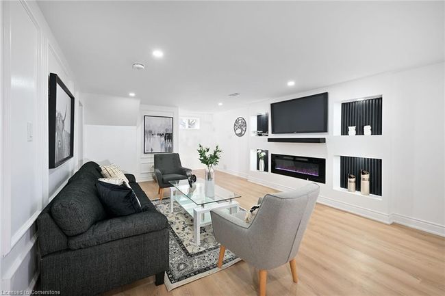 812 10 Th Ave, House other with 5 bedrooms, 2 bathrooms and 5 parking in Hamilton ON | Image 28