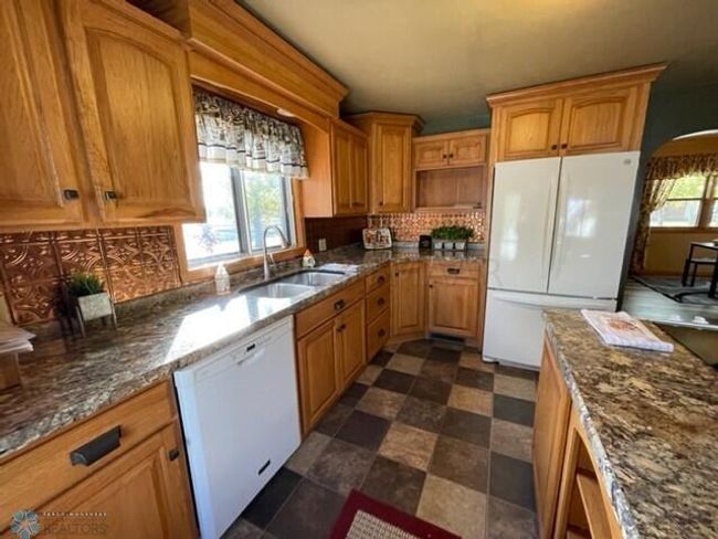 Kitchen | Image 10
