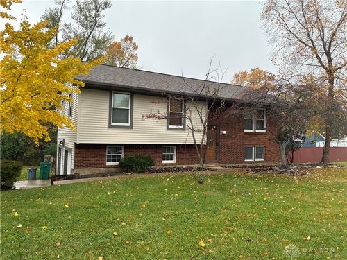 37 W Lytle 5 Points Rd, Springboro, OH, 45066-9051 | Card Image