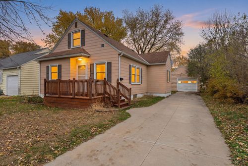 1605 6th St Se, Austin, MN, 55912-3915 | Card Image