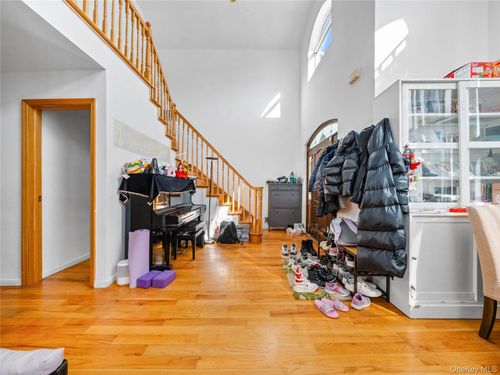 24571 61st Ave, Little Neck, NY, 11362-2017 | Card Image