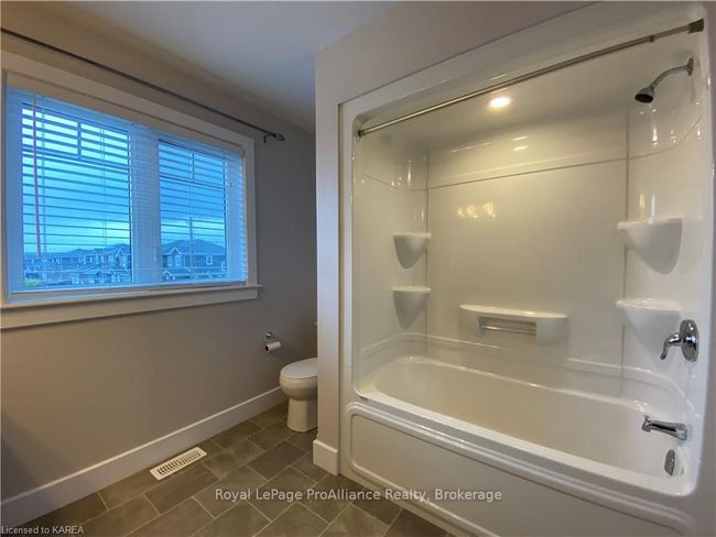 201 Pratt Dr, House attached with 3 bedrooms, 2 bathrooms and 3 parking in Amherstview ON | Image 23